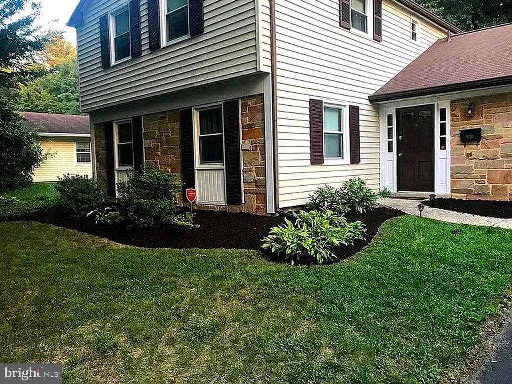 16115 Pointer Ridge Drive photo 1