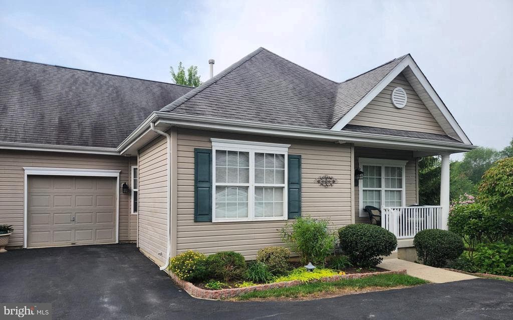 195 Harmony Court photo 1
