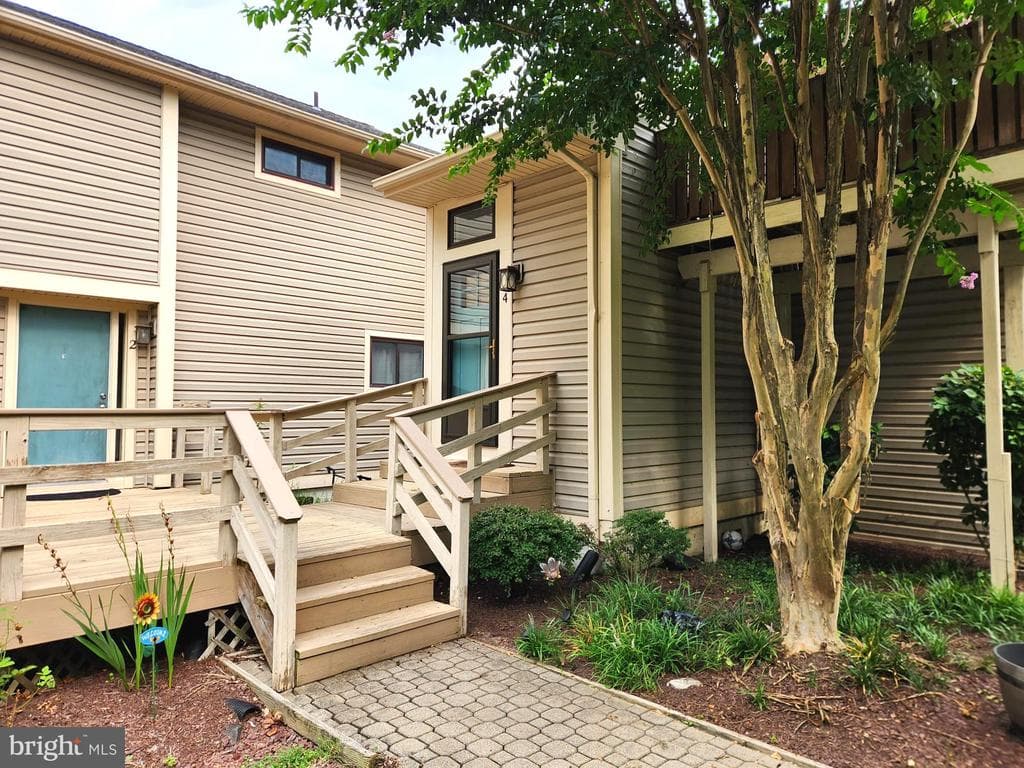 18 Mariners Way #4 photo 1