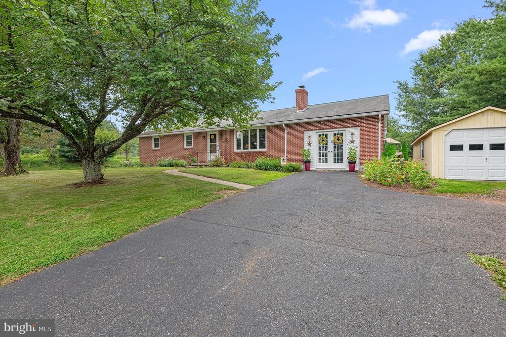 2203 E Buck Road photo 1
