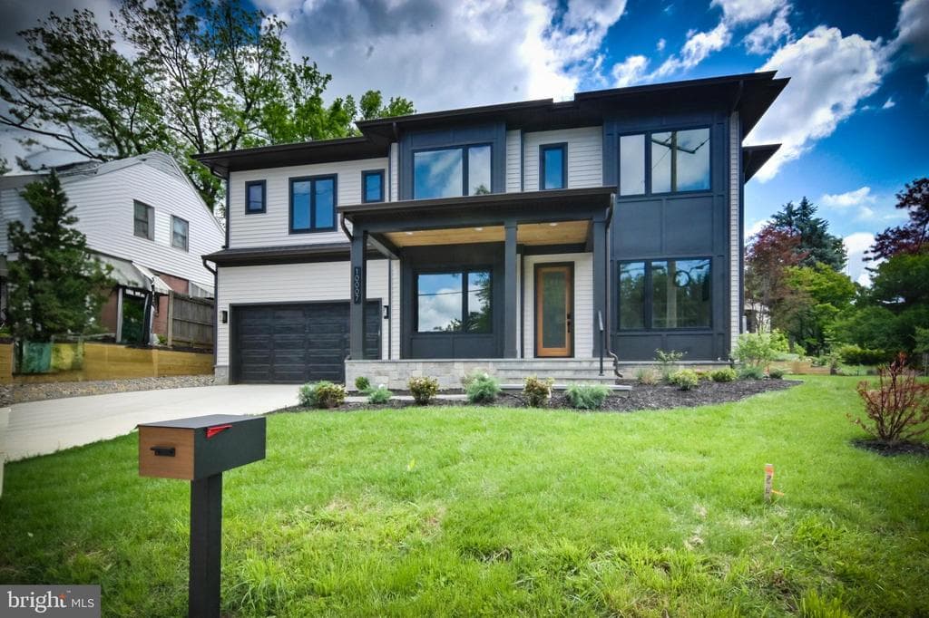 10007 Gardiner Avenue photo 1
