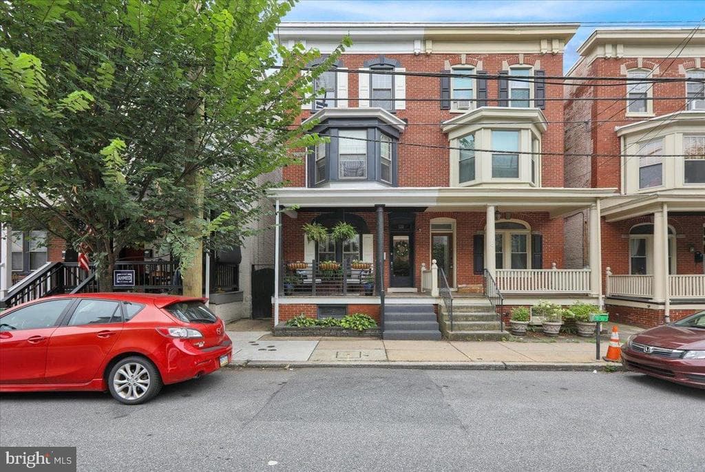 120 E James Street photo 1
