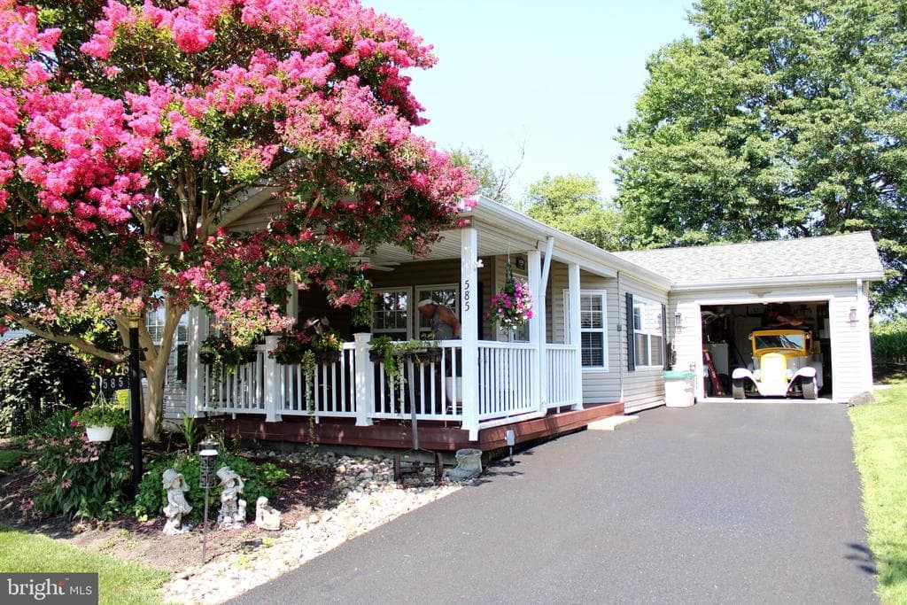 585 Bent Pine Circle photo 1
