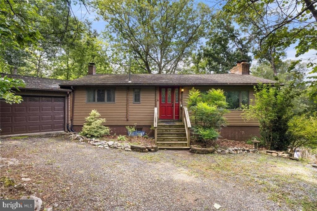 210 Spruce Road photo 1
