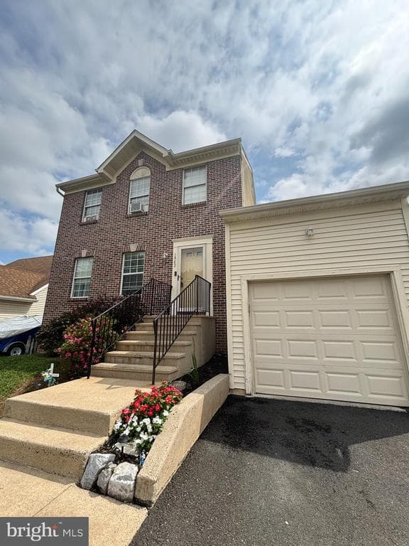 1942 Colonial Drive photo 1