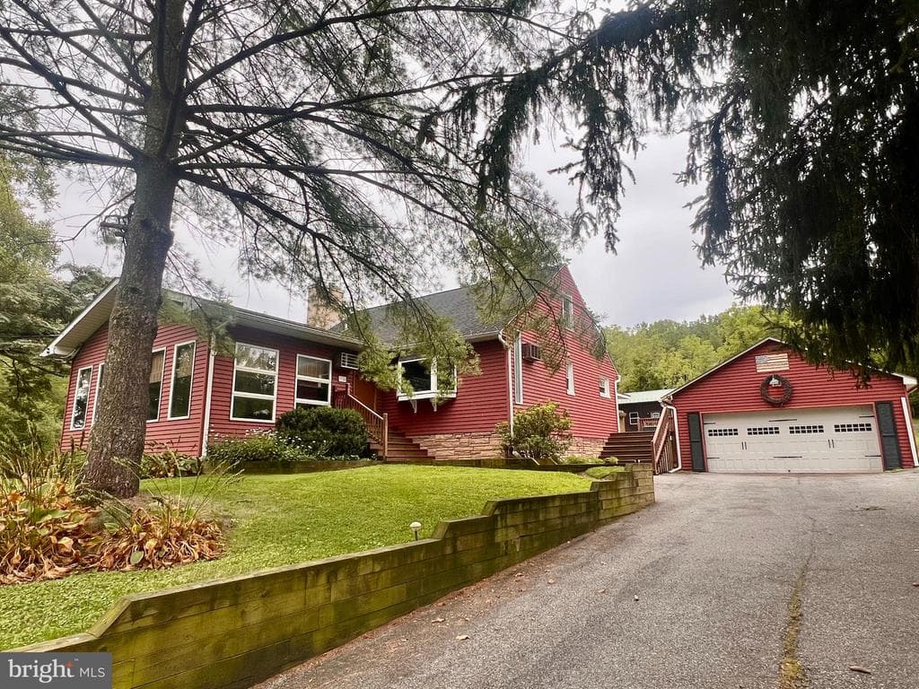 2384 Easton Road photo 1
