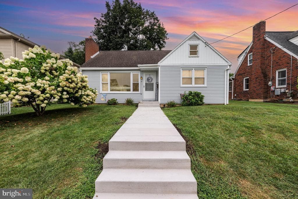 19 W Maplewood Avenue photo 1