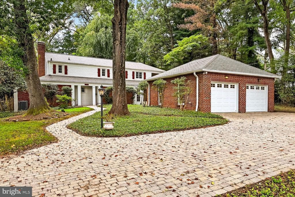 3032 Knoll Drive photo 1