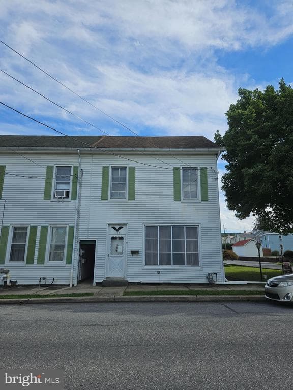 116 W Franklin Street photo 1