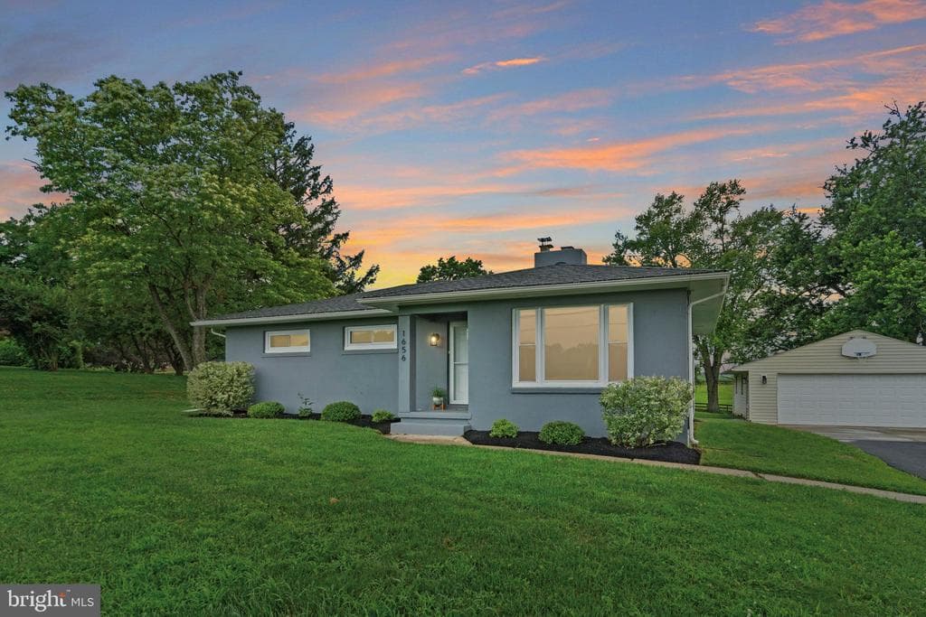 1656 Daisy Road photo 1