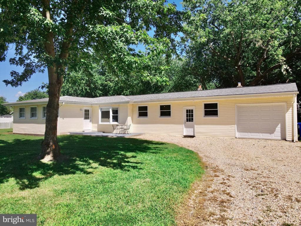 204 Dominion Lane photo 1