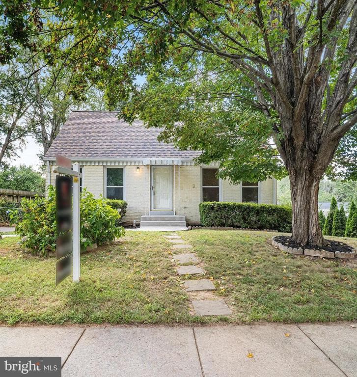 13752 Mapledale Avenue photo 1
