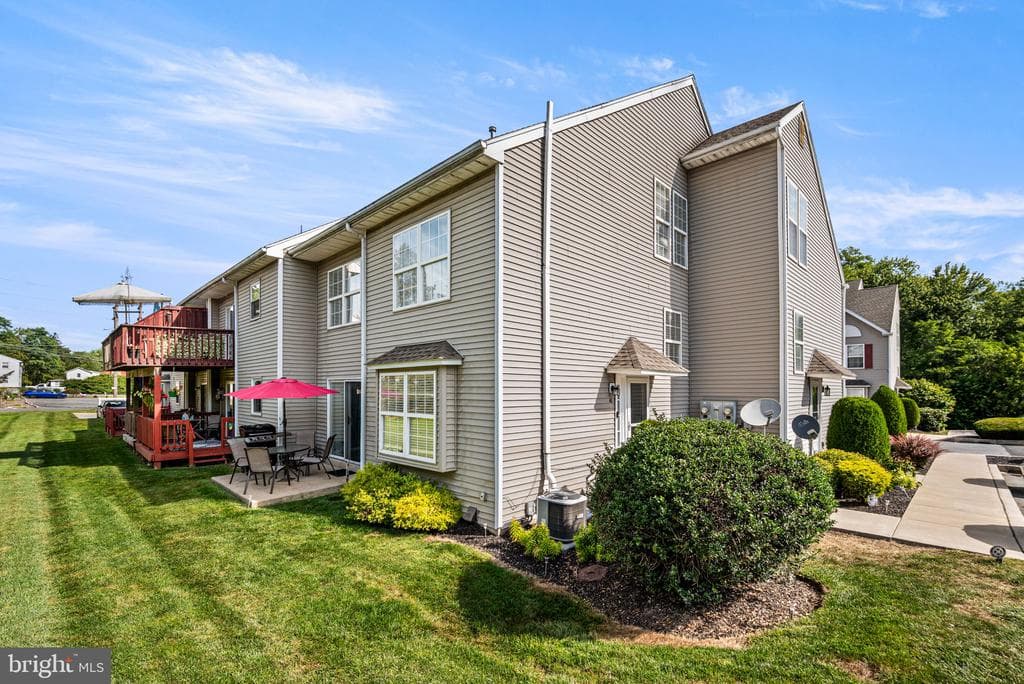 16 Horseshoe Drive photo 1