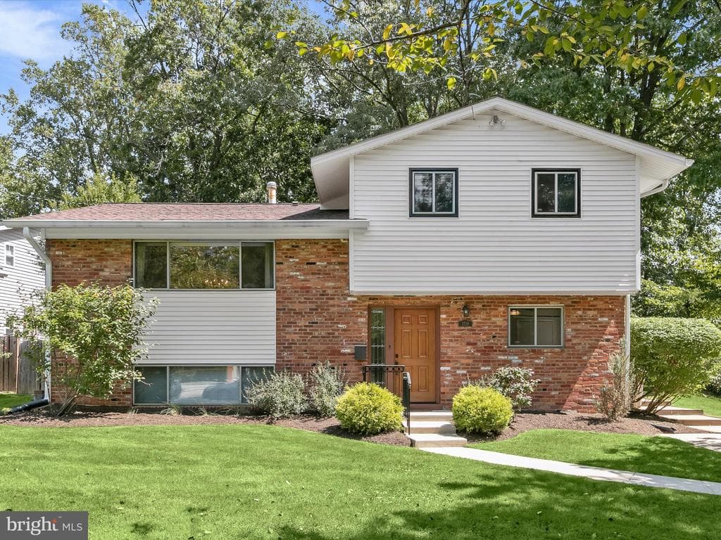 1718 Evelyn Drive photo 1