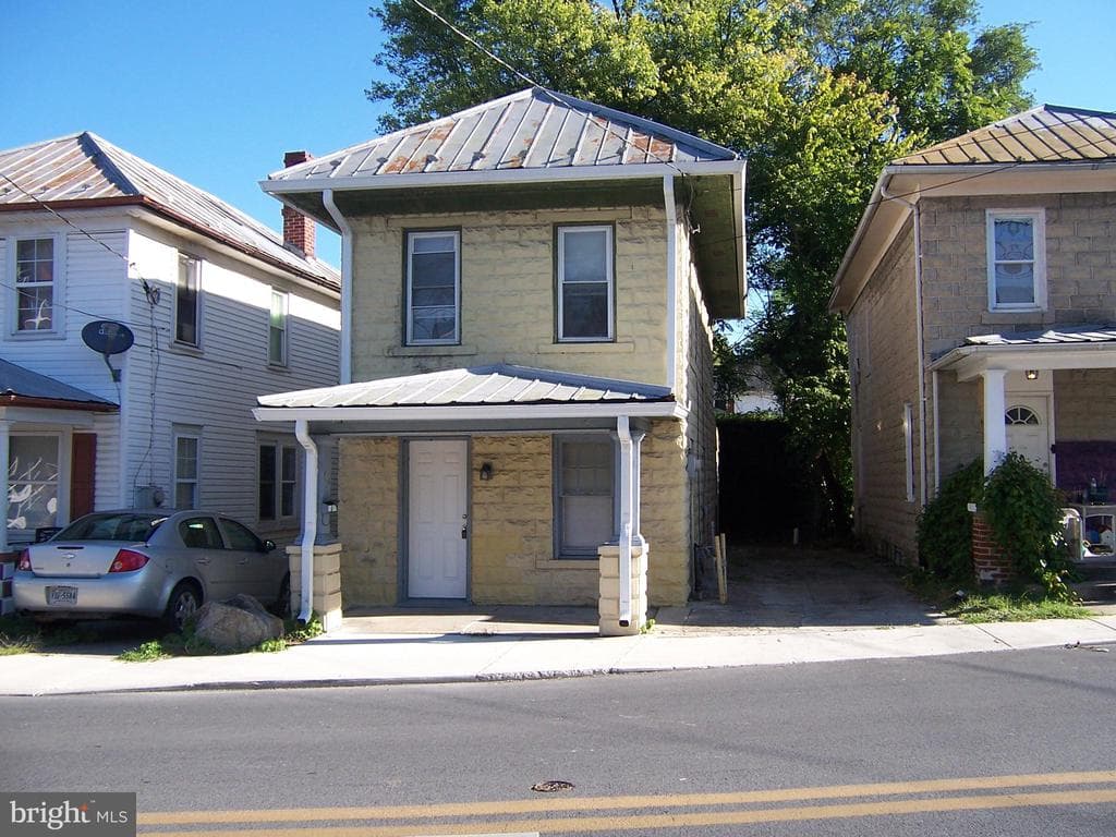 602 W Race Street photo 1