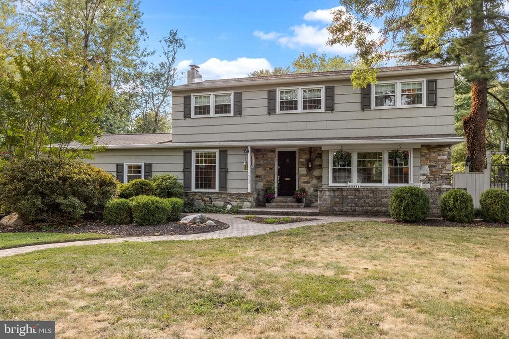 1903 Woodland Drive photo 1