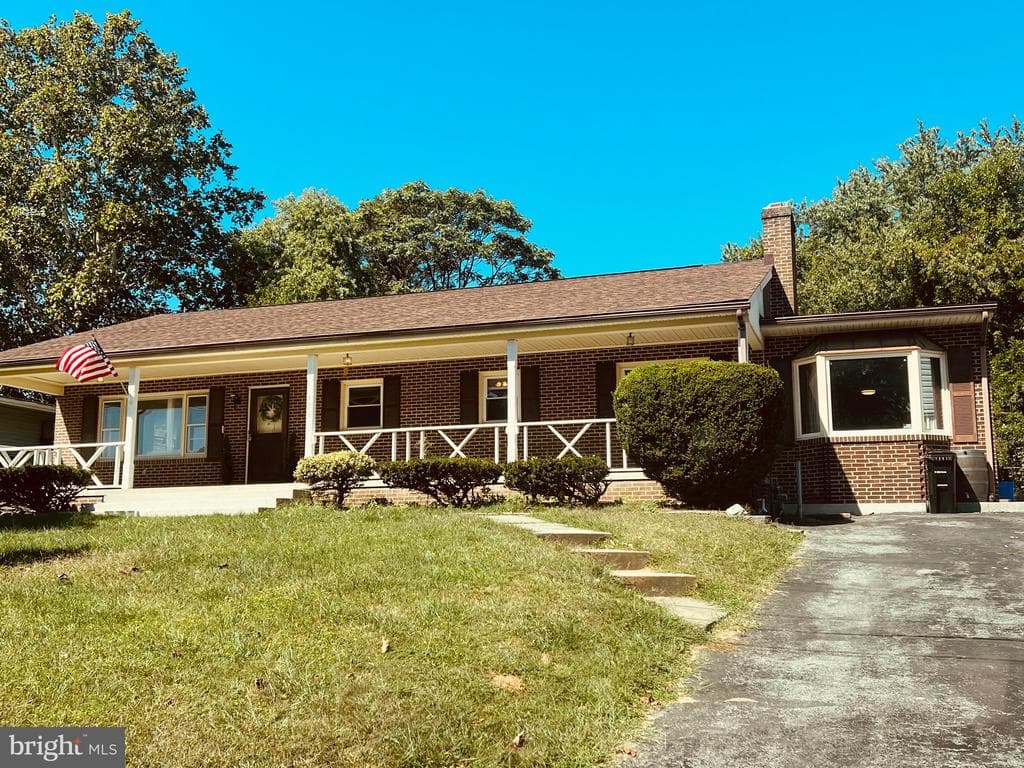 425 Beechcroft Road photo 1