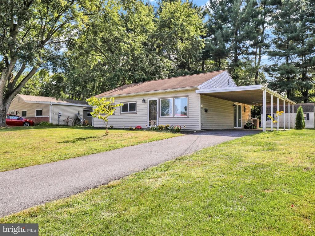 2542 Broad Street photo 1