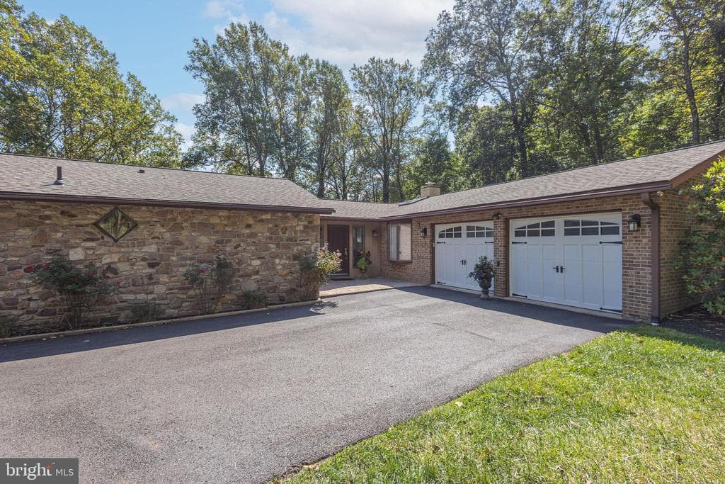 2880 Snake Hill Road photo 1