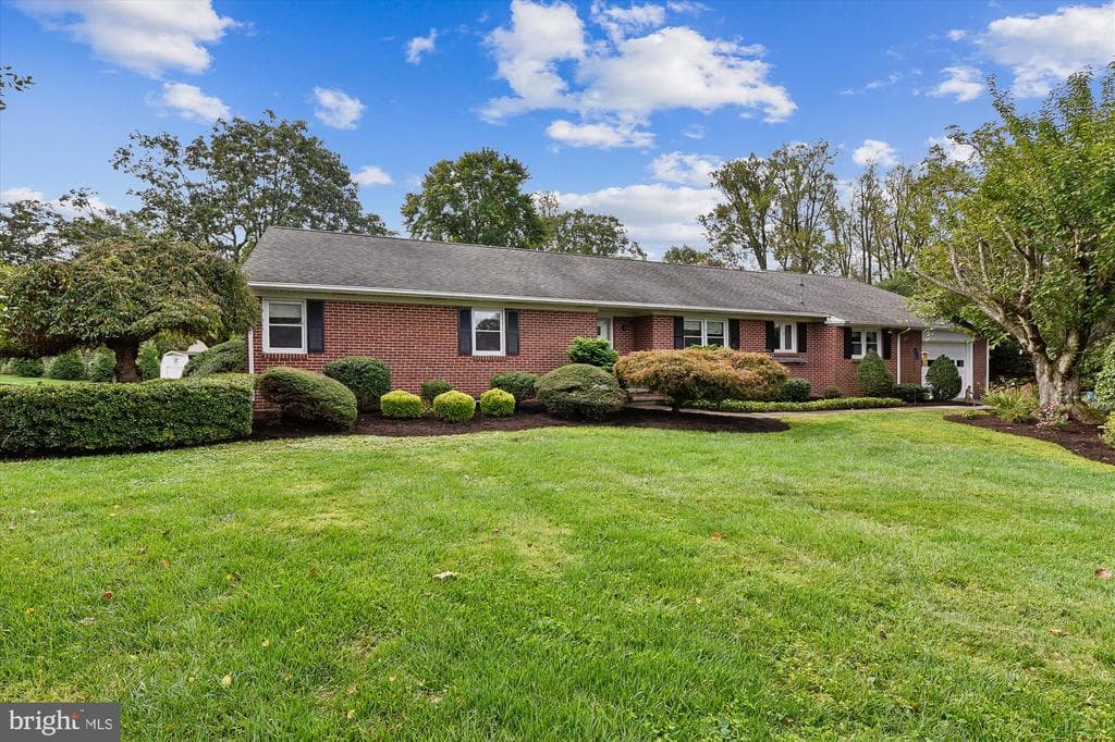 17 Bonnie Avenue photo 1