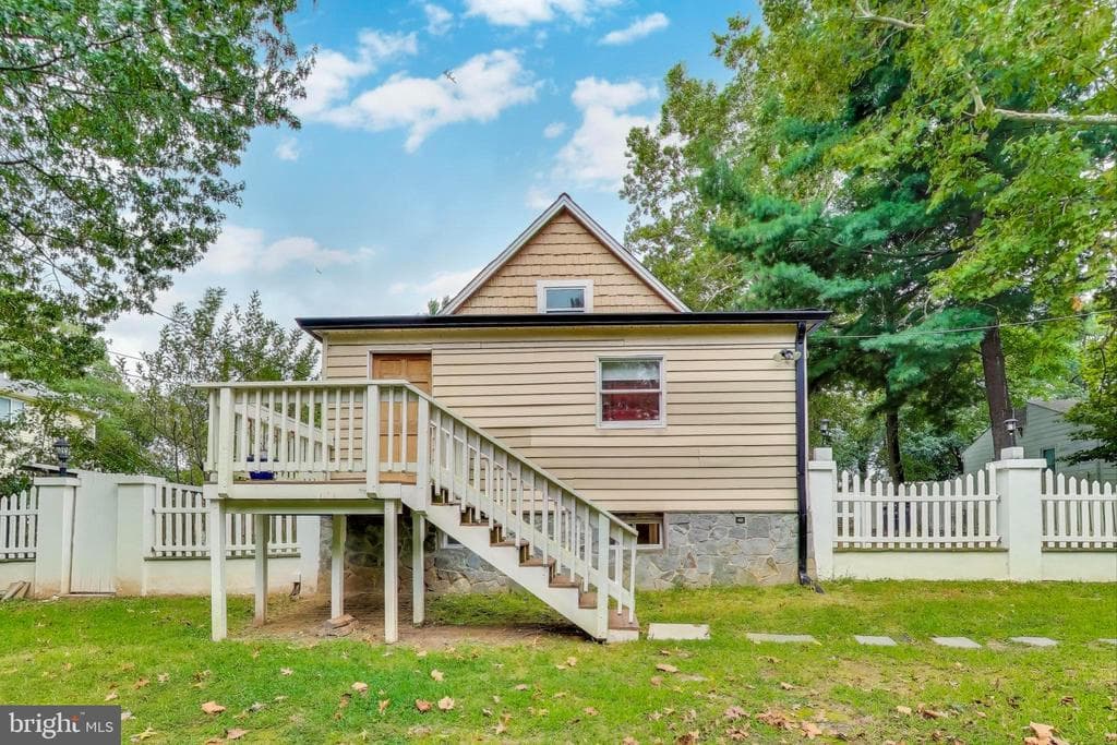 9211 Fowler Lane photo 1