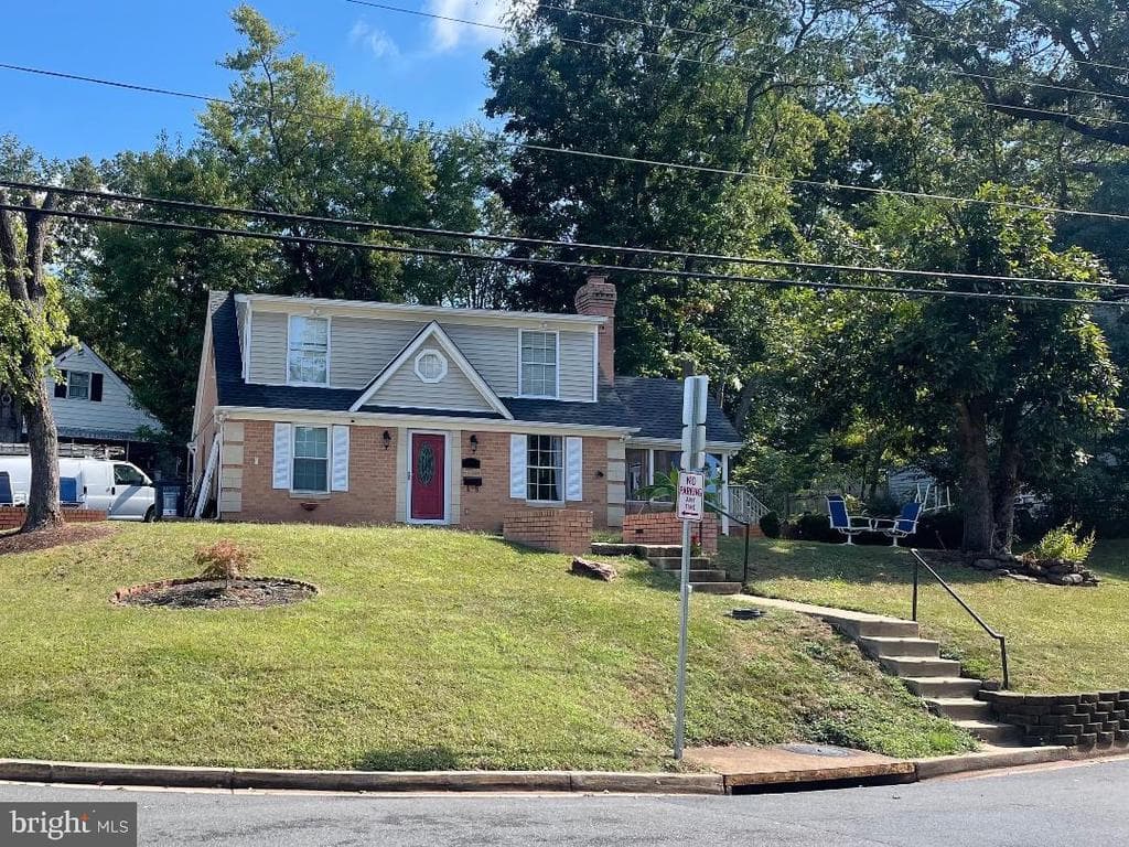 230 Cabbel Drive photo 1