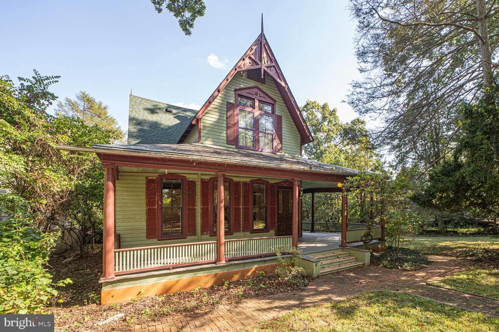 111 Grove Avenue photo 1