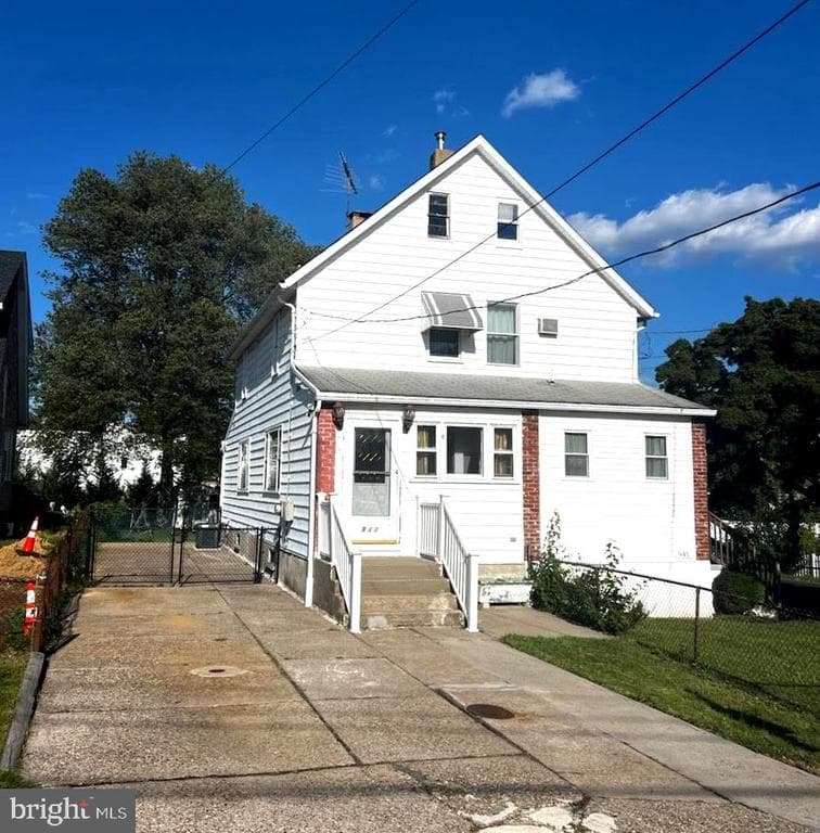 943 Cornwells Avenue photo 1