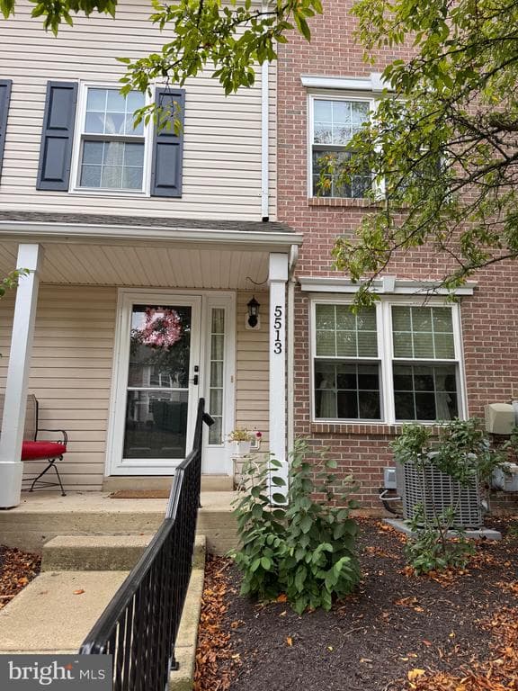 5513 Rinker Circle photo 1
