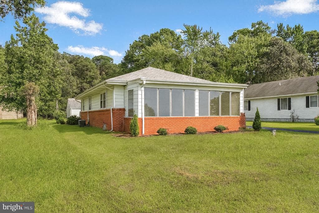 6827 Bellevue Road photo 1