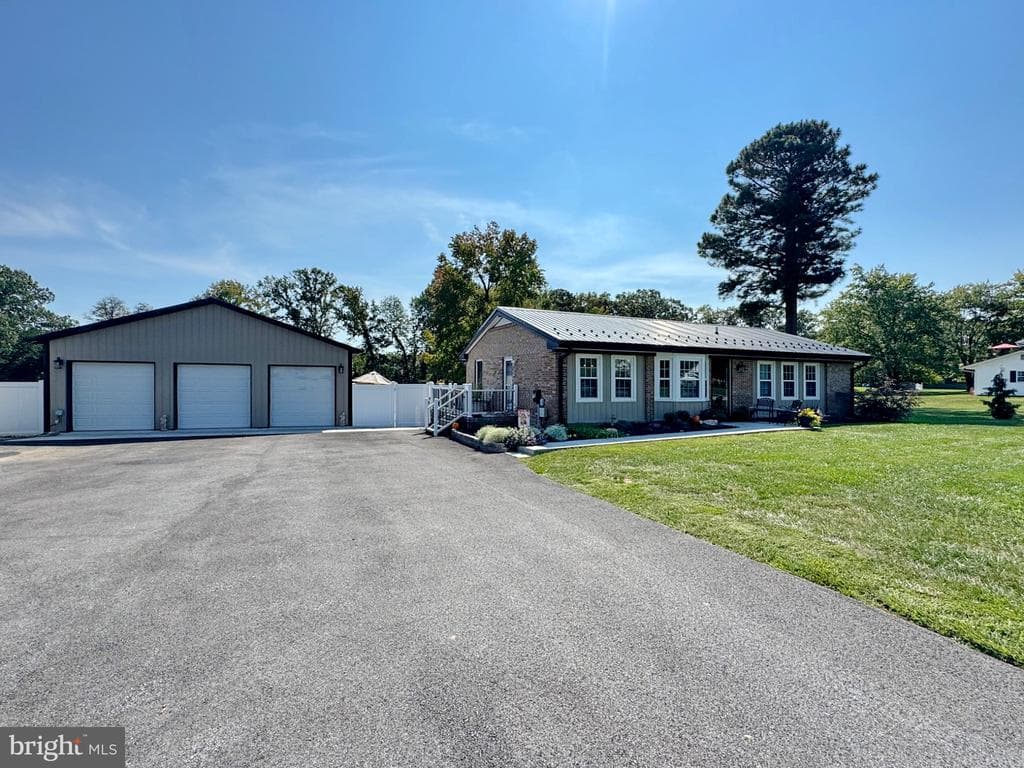7406 Robin Road photo 1