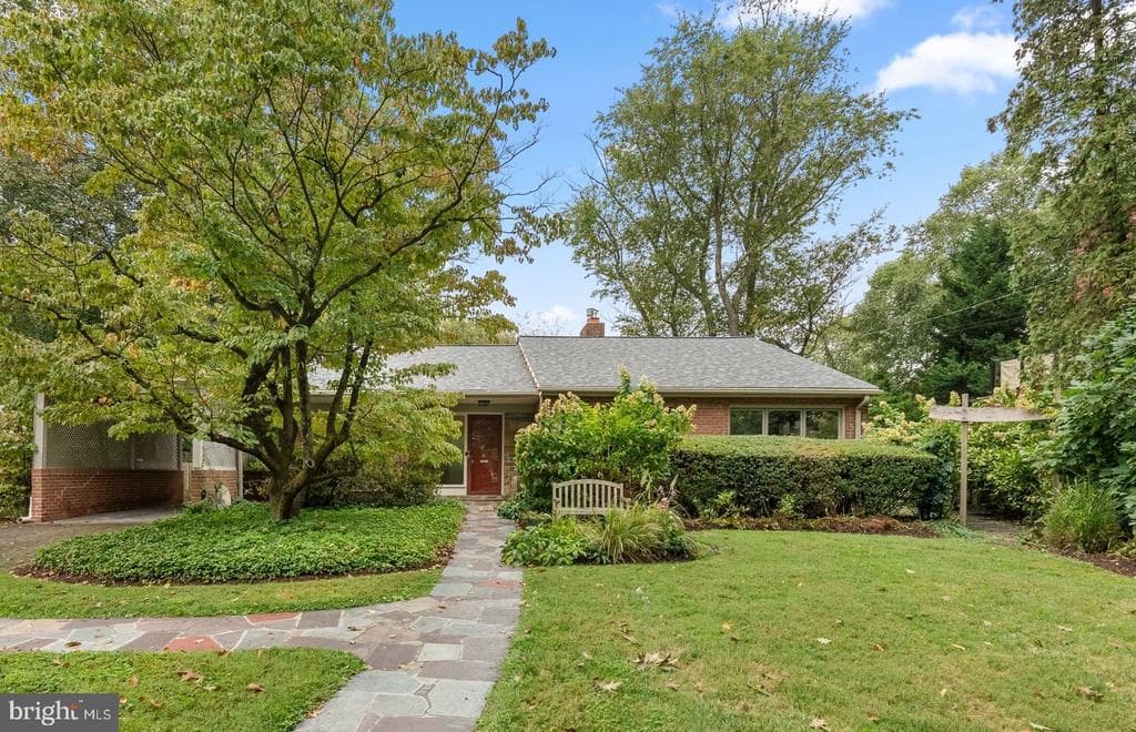 9109 Fairview Road photo 1