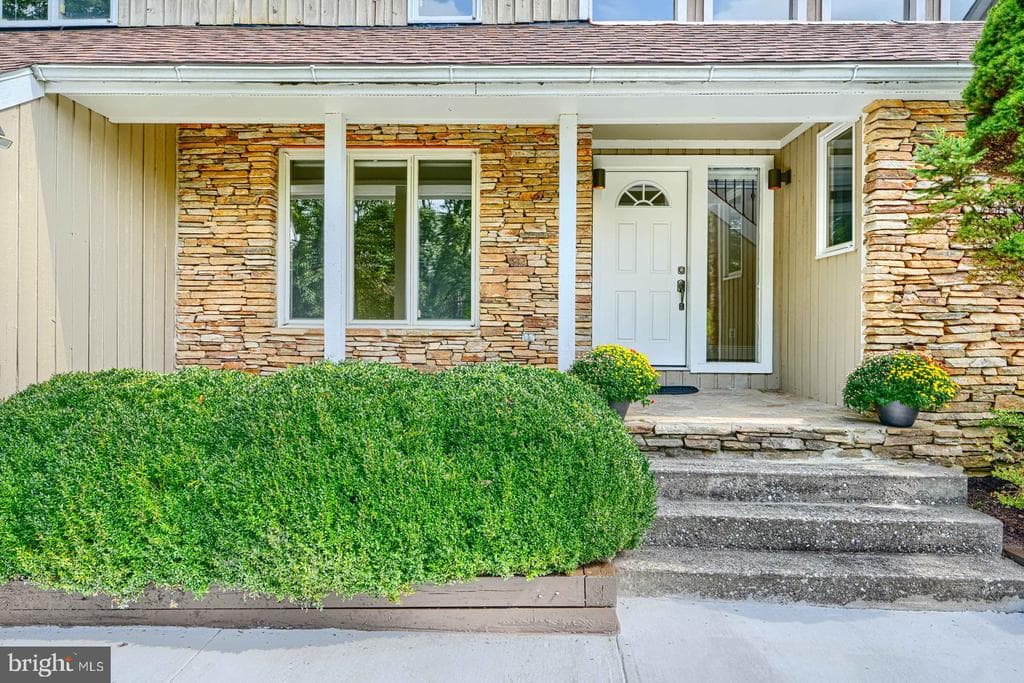 2318 Shaded Brook Drive photo 1