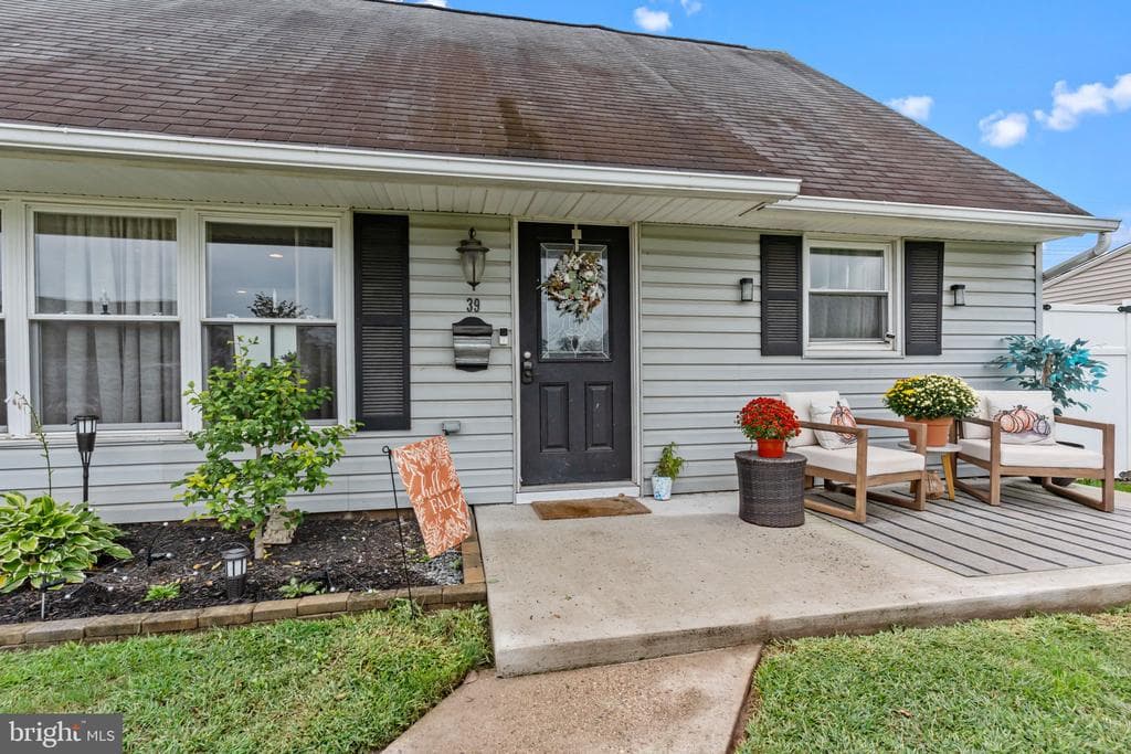 39 Jewel Lane photo 1