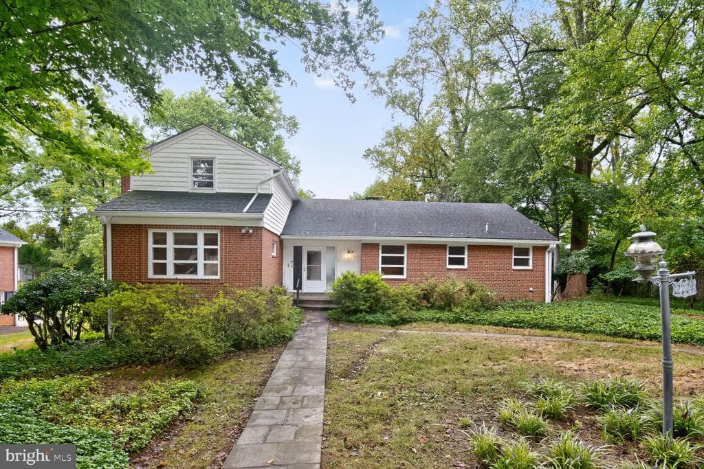 2714 Washington Avenue photo 1