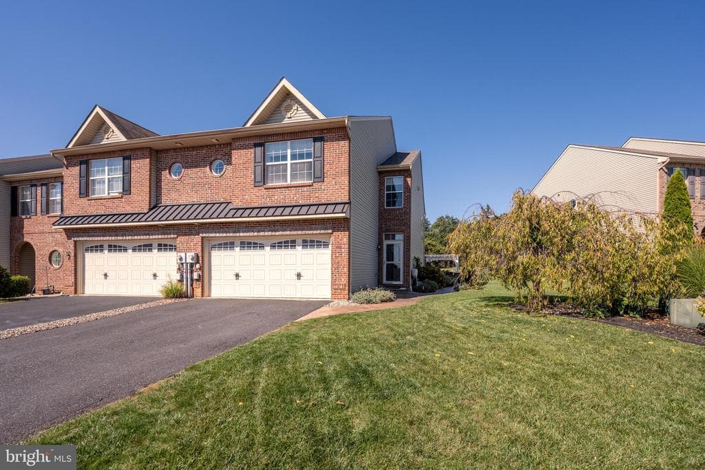 4492 Bellflower Way photo 1