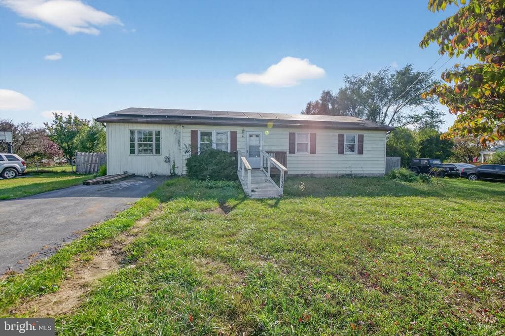 1730 Nadenbousch Lane photo 1