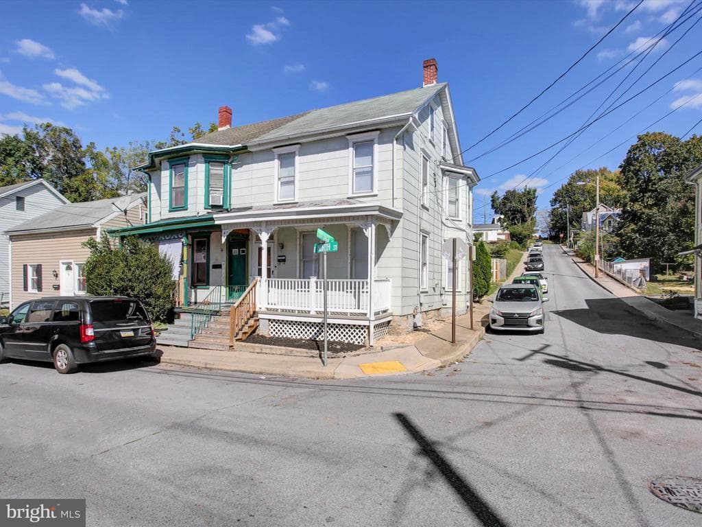53 E North Street photo 1