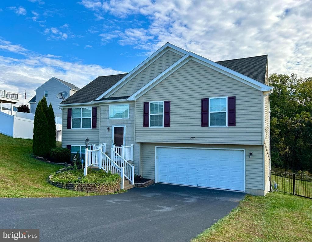 110 Lynne Drive photo 1