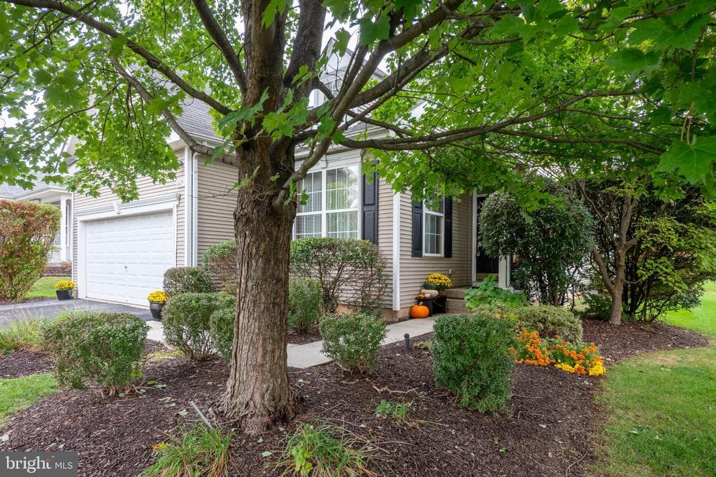 2225 Four Seasons Boulevard photo 1