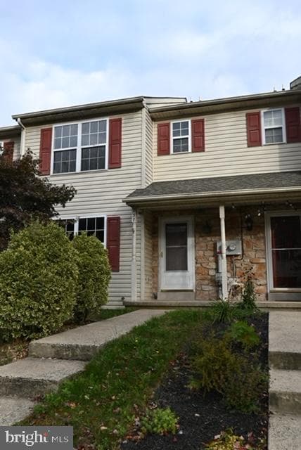 137 Sunnyside Lane photo 1