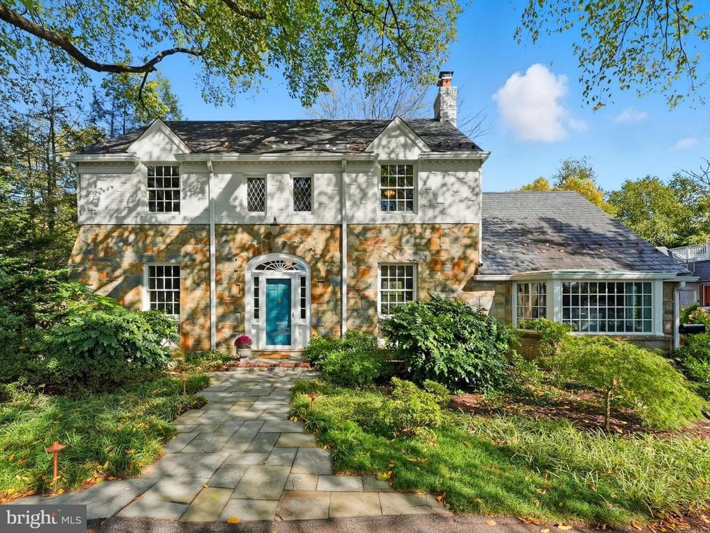 3225 N Glebe Road photo 1
