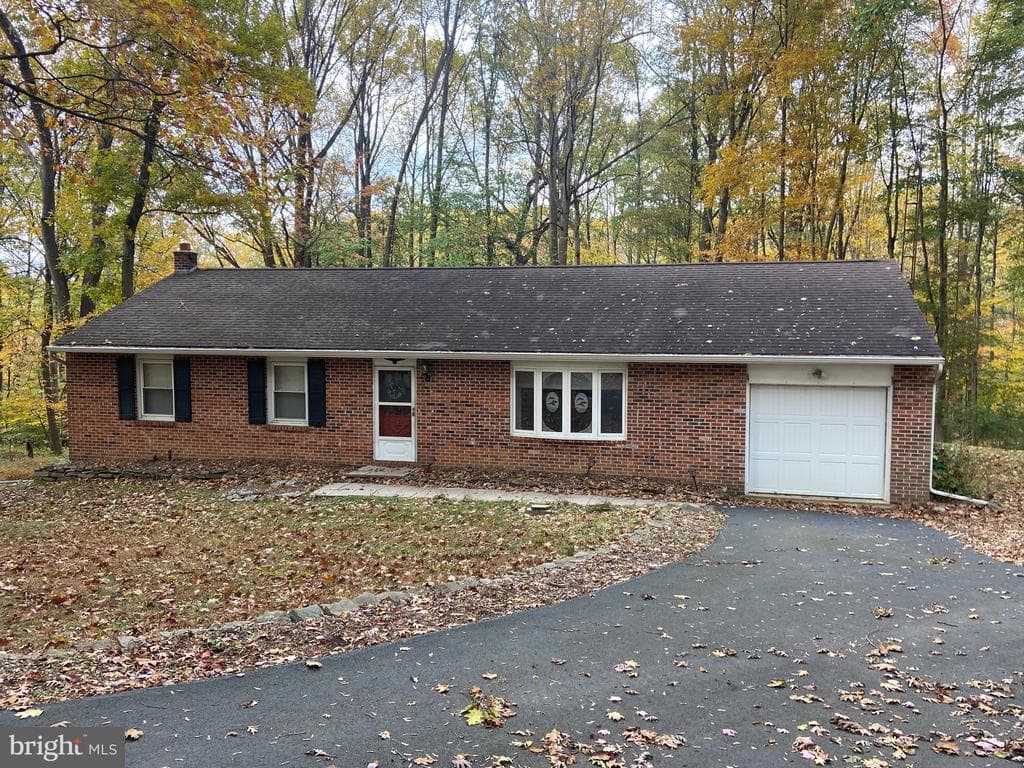 60 Carlin Drive photo 1