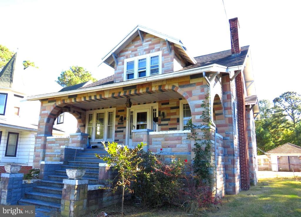 16 E Chesapeake Avenue photo 1