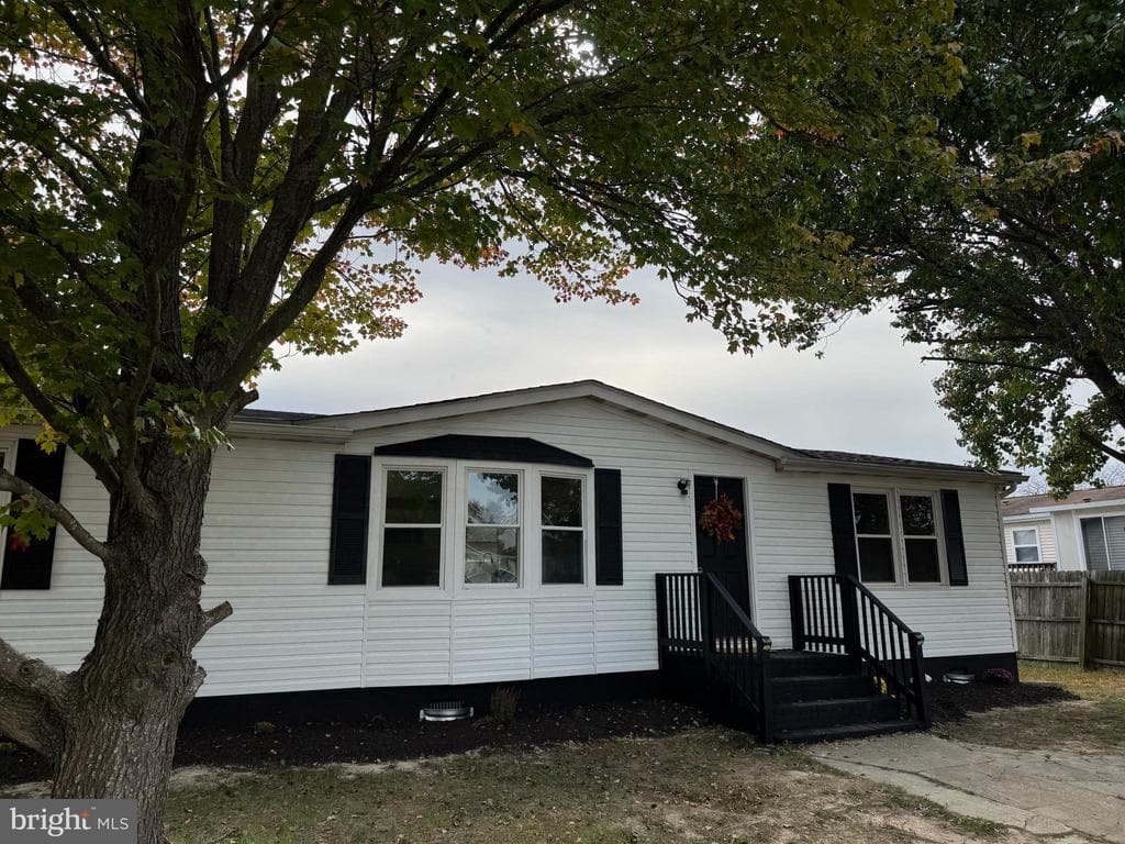 22436 Macarthur Boulevard photo 1