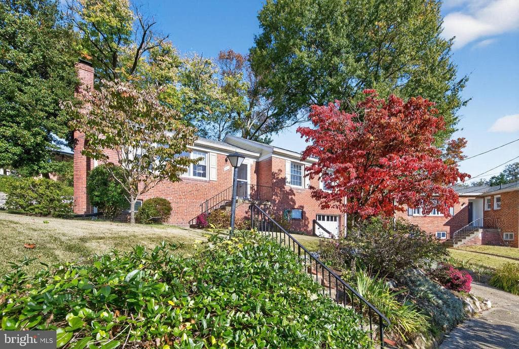402 Hinsdale Court photo 1