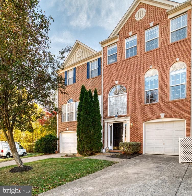 823 Persimmon Place photo 1