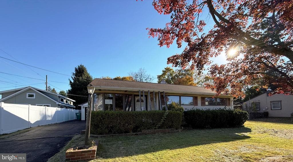 115 Winding Way photo 1