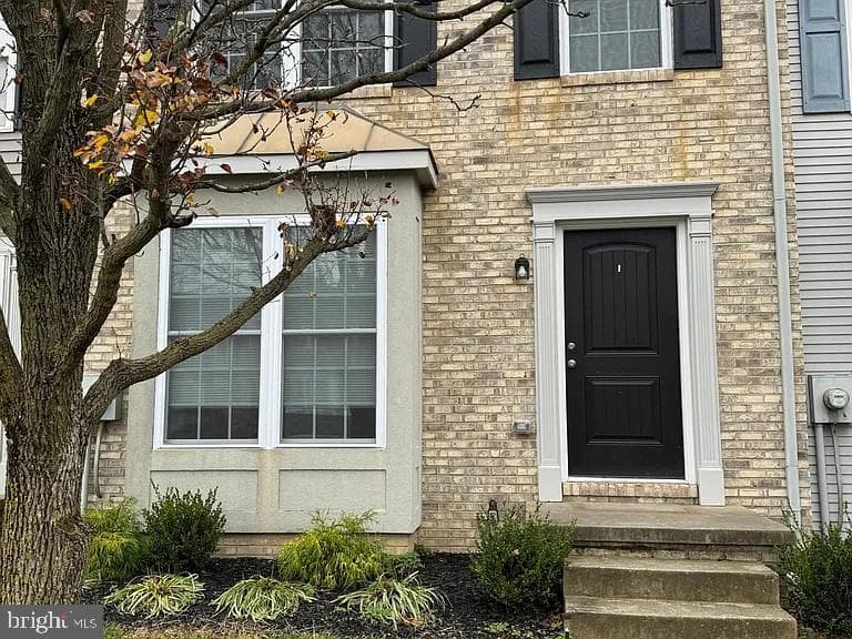 204 Barrington Lane photo 1