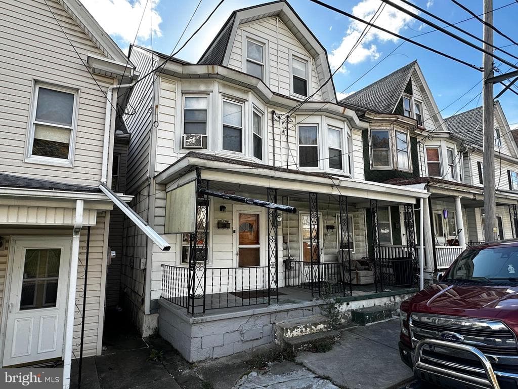 218 E Columbia Avenue photo 1
